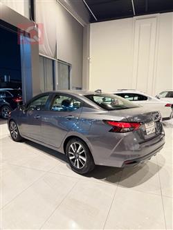 نيسان فيرسا